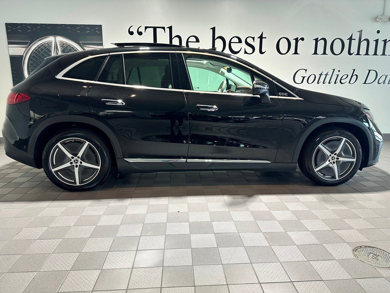 Used 2023 Mercedes-Benz EQE 500 4MATIC SUV image 3