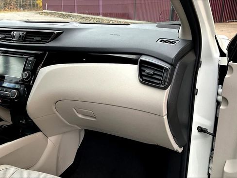 Used 2022 Nissan Rogue Sport SL w/ Premium Package image 19