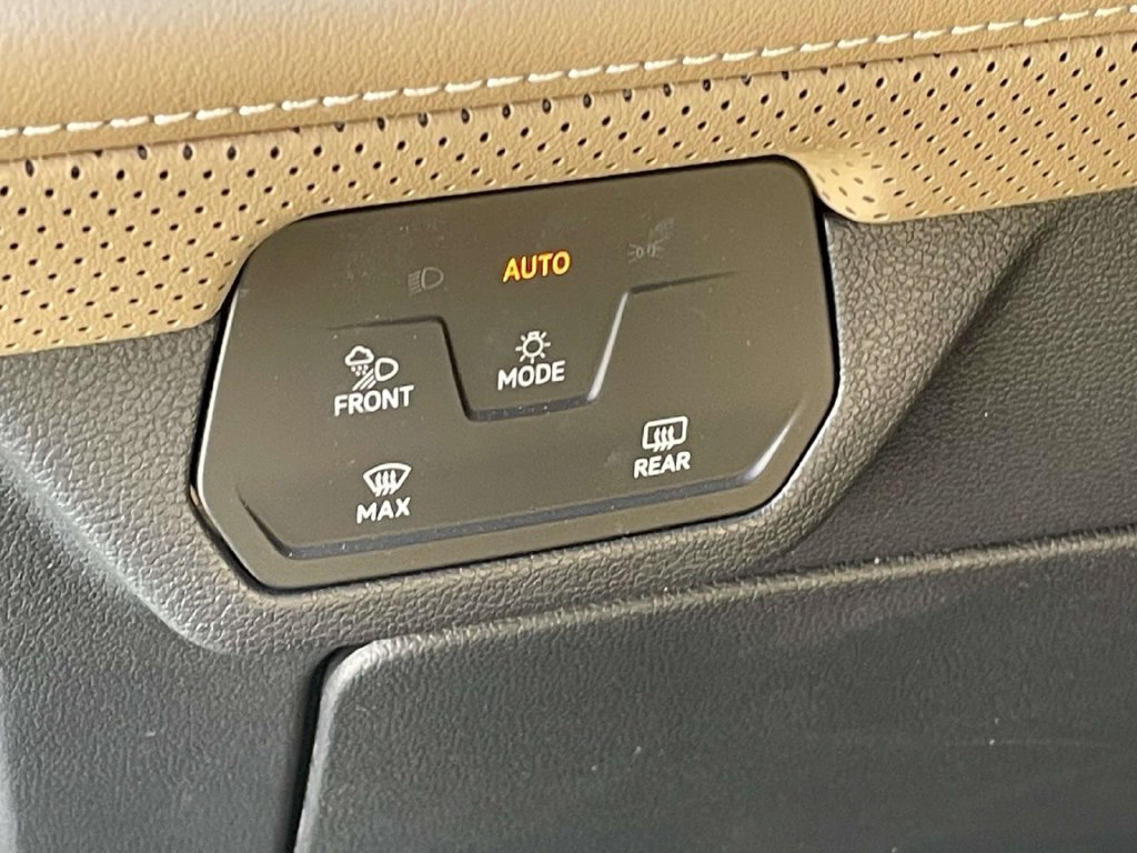 Certified 2026 Volkswagen Atlas Cross Sport SE FWD image 23