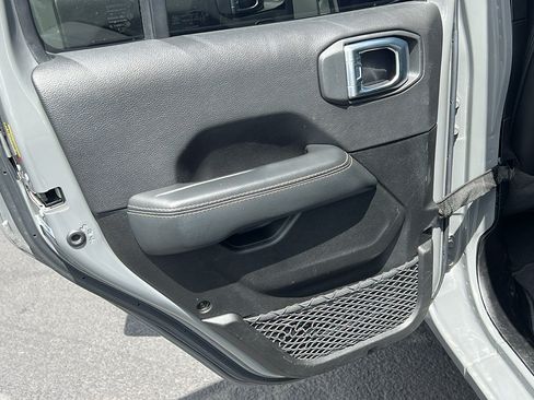 Used 2023 Jeep Wrangler Unlimited Sahara AWD/4WD image 13