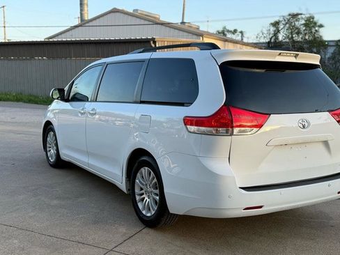 Used 2014 Toyota Sienna XLE image 6
