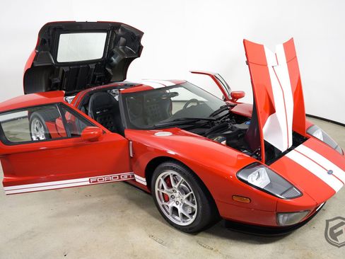 Used 2005 Ford GT image 13