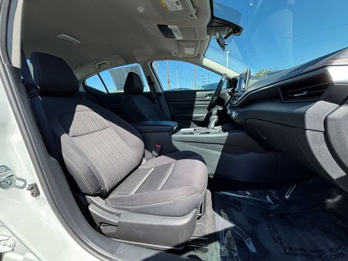 Used 2025 Nissan Altima 2.5 SV FWD image 36