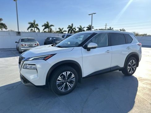 Used 2023 Nissan Rogue SV image 18