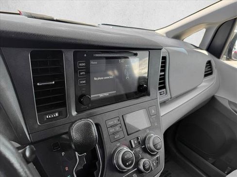 Used 2015 Toyota Sienna LE FWD image 14
