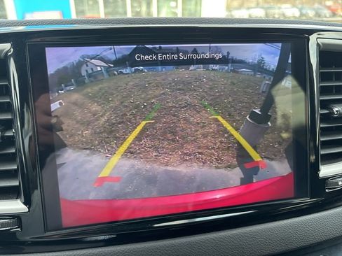 Used 2025 Chrysler Pacifica Select FWD image 30
