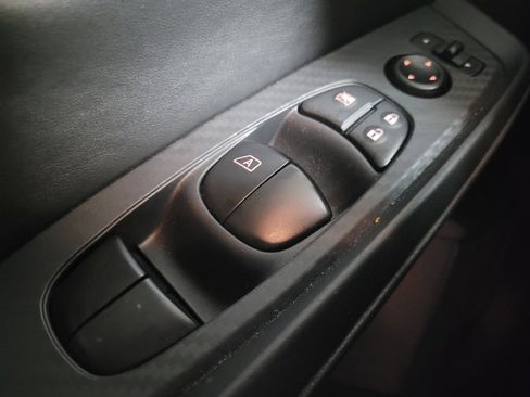 Used 2025 Nissan Sentra S FWD image 27