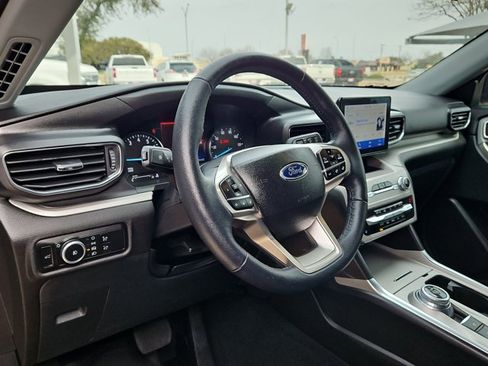 Used 2023 Ford Explorer XLT w/ Equipment Group 202A image 10