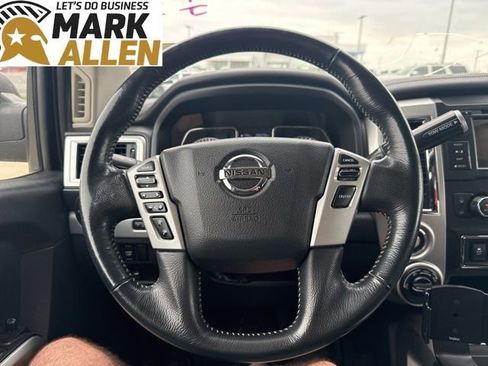 Used 2019 Nissan Titan PRO-4X image 11