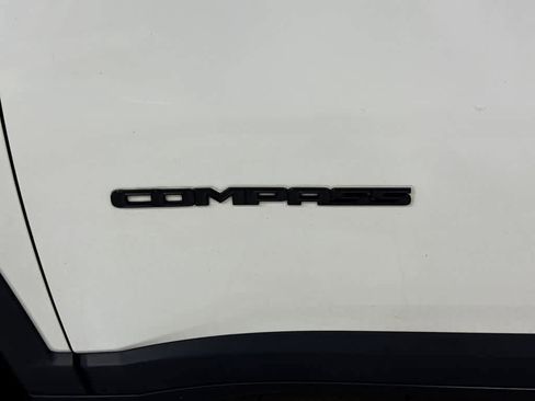 Used 2018 Jeep Compass Latitude AWD/4WD image 25