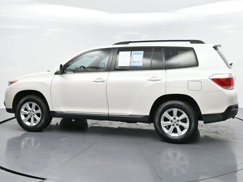 Used 2012 Toyota Highlander SE w/ Tow Pkg FWD image 4