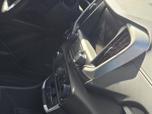 Used 2024 GMC Terrain SLT w/ Infotainment Package II image 10