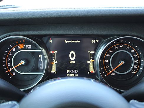 Used 2021 Jeep Wrangler Unlimited Sahara w/ Uconnect 4C Nav & Sound Group AWD/4WD image 35