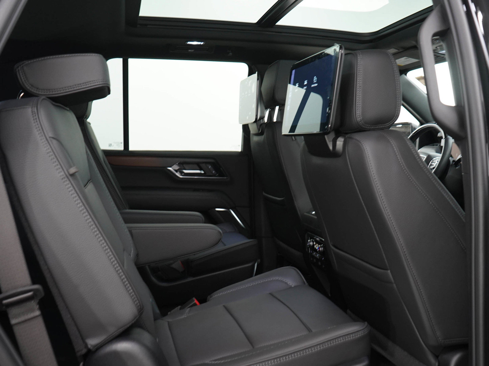 Used 2025 GMC Yukon Denali w/ Denali Reserve Package AWD/4WD image 15