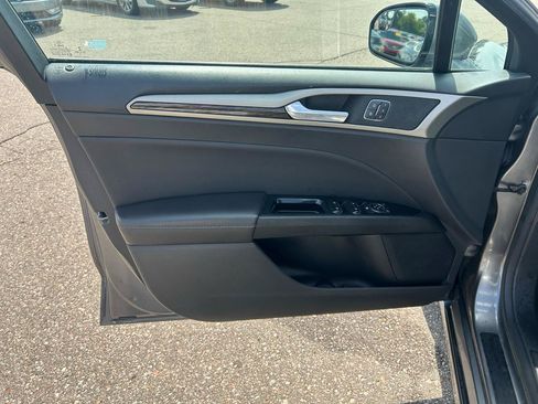 Used 2014 Ford Fusion SE w/ Equipment Group 202A FWD image 14