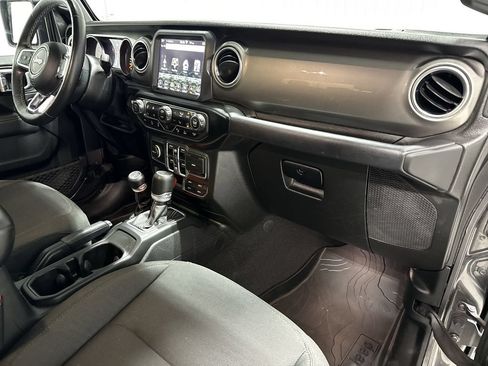 Used 2020 Jeep Gladiator Overland AWD/4WD image 30