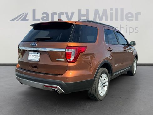 Used 2017 Ford Explorer XLT w/ Equipment Group 202A image 5