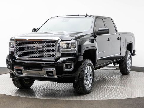 Used 2017 GMC Sierra 2500 Denali w/ Duramax Plus Package image 2