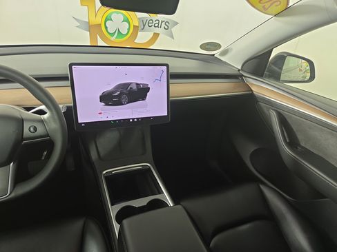 Used 2024 Tesla Model Y Long Range AWD/4WD image 24