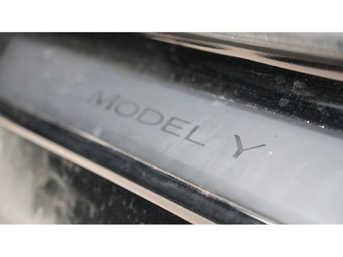 Used 2023 Tesla Model Y Long Range image 23