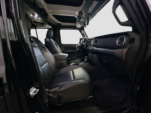 Used 2022 Jeep Wrangler Sahara w/ Cold Weather Group image 32