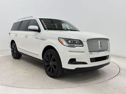 Used 2023 Lincoln Navigator Reserve AWD/4WD image 7