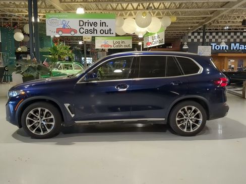Used 2025 BMW X5 xDrive40i w/ Executive Package image 12