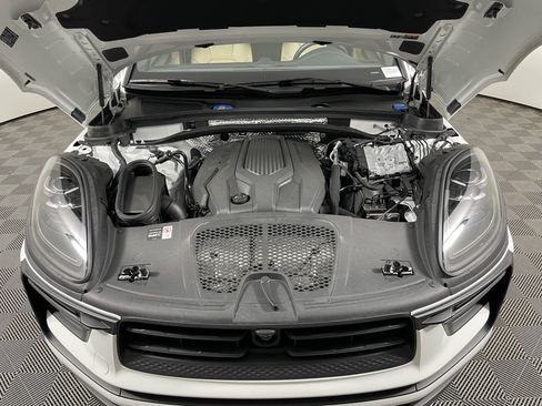 Certified 2026 Porsche Macan AWD/4WD image 22