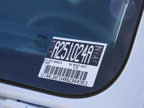 Used 2024 Jeep Wrangler Unlimited Rubicon image 29