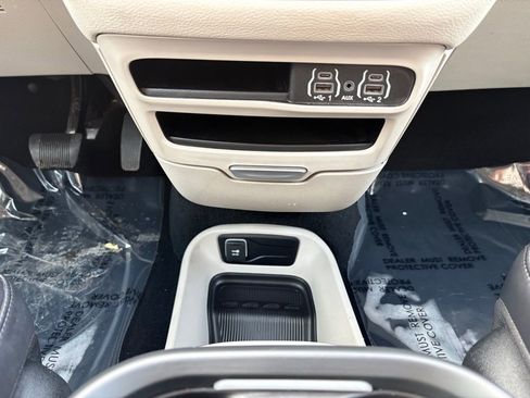 Certified 2024 Chrysler Pacifica Select image 28