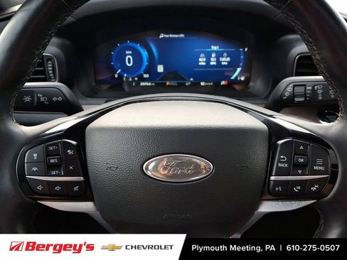 Used 2022 Ford Explorer Platinum w/ Equipment Group 601A AWD/4WD image 22