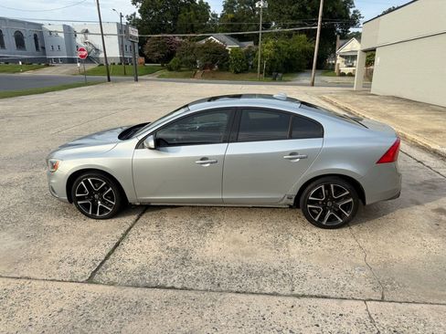 Used 2018 Volvo S60 T5 Dynamic w/ Vision Package FWD image 5