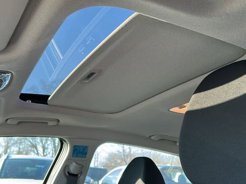 Used 2025 Hyundai Elantra SEL image 21