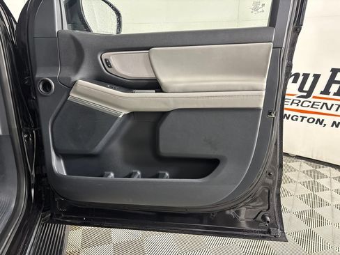 Used 2025 Ford Expedition Active RWD image 27