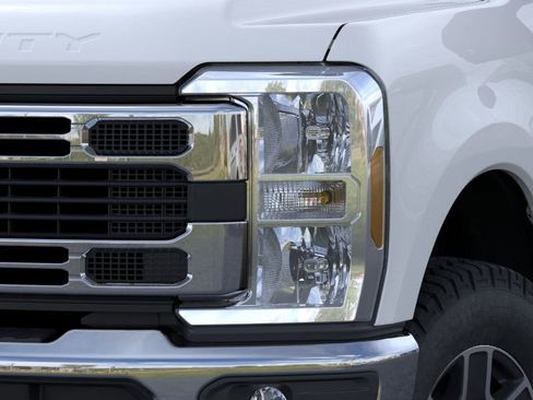 New 2025 Ford F350 XLT w/ FX4 Off-Road Package AWD/4WD image 18