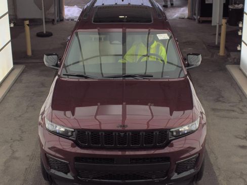 Used 2024 Jeep Grand Cherokee L Limited w/ Luxury Tech Group II AWD/4WD image 3