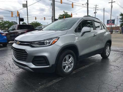 Used 2019 Chevrolet Trax LT w/ LT Convenience Package AWD/4WD image 4