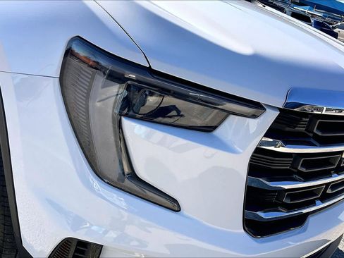 Used 2025 GMC Acadia Elevation image 27