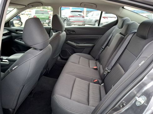 Used 2024 Nissan Altima 2.5 SV image 10