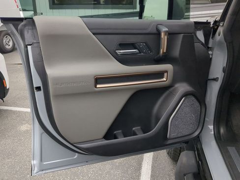 Used 2025 GMC Hummer EV 2X image 28