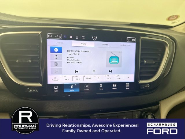 Used 2023 Chrysler Pacifica Touring-L FWD image 6