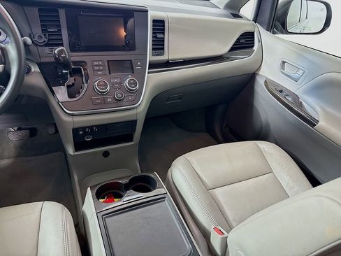 Used 2015 Toyota Sienna XLE image 24