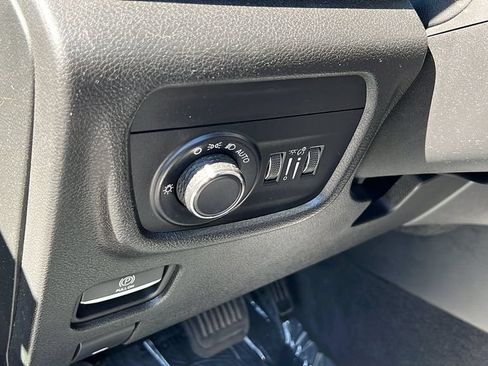 Used 2023 Jeep Grand Cherokee Altitude AWD/4WD image 14