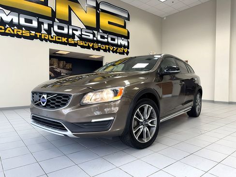 Used 2018 Volvo V60 T5 Cross Country w/ Convenience Package image 55