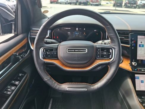 Used 2023 Jeep Grand Wagoneer Series III AWD/4WD image 20