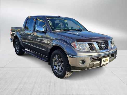 Used 2019 Nissan Frontier SL image 2