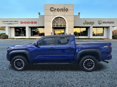 Used 2025 Toyota Tacoma TRD Off-Road w/ TRD Off Road Premium Package image 6