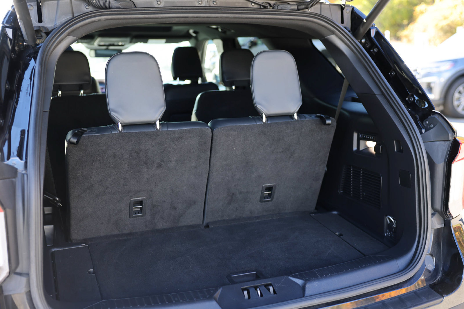 Used 2025 Ford Explorer ST w/ Sun And Sound Package AWD/4WD image 19