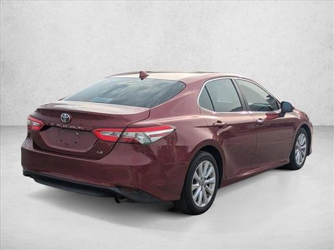 Used 2020 Toyota Camry LE FWD image 5