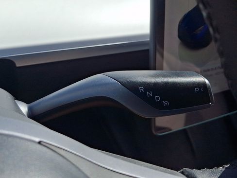 Used 2023 Tesla Model Y Performance AWD/4WD image 15
